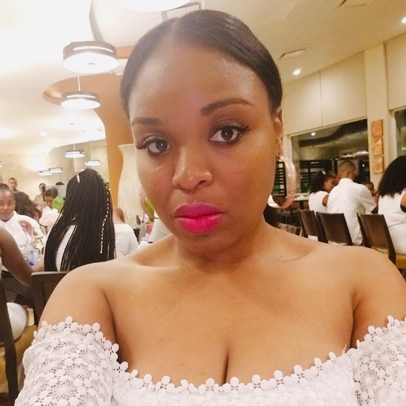 Meet your Posher, Tiyona - Picture 3 of 3